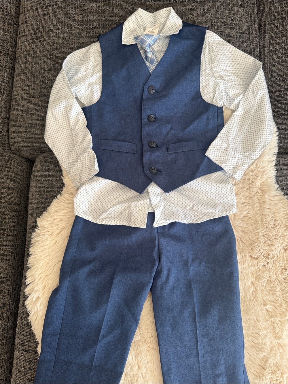 Van Heusen Size 5 Navy 4piece set (pants, shirt, vest and tie)